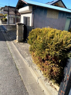 敷地入口（車庫あり）